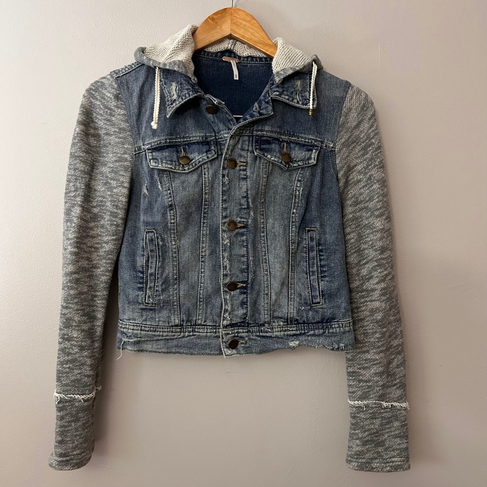 Free People Womens XS‎ Distressed Denim Hoodie Jacket Grey Knit Sleeves Trendy